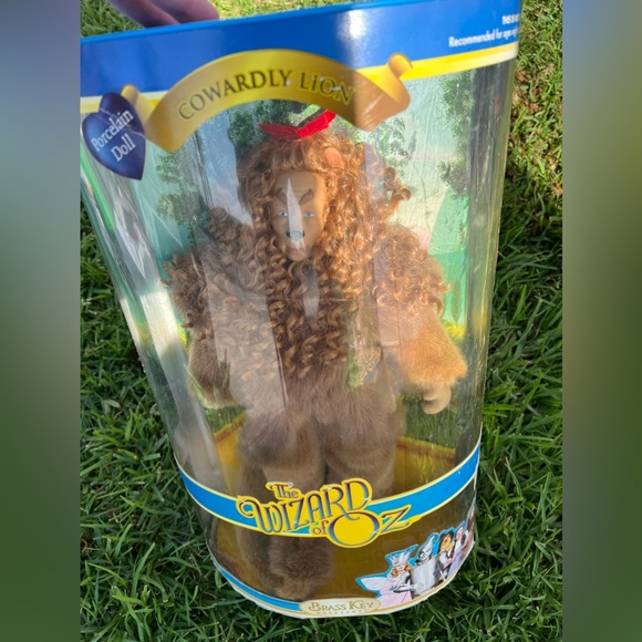 Warner Brothers Wizard of Oz porcelain lion doll in good condition